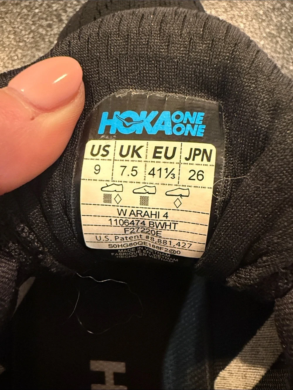 Hoka Women's Arahi 4 Black Athletic Running Shoes - size 9
